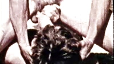 ওল্ড পারভ চুদাচুদির ভিডিও তার কন্যা বন্ধুকে জাগাতে এসেছিলেন